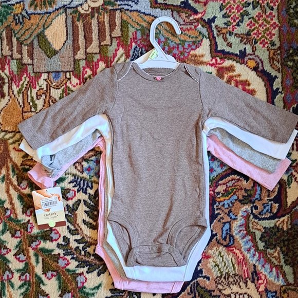 Carter's 4 Piece Layette Set Size 3 Months - Picture 2 of 2